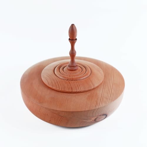 Boîte ronde Cèdre d’Azrou – Couvercle tourné et cernes du Moyen Atlas — vue I