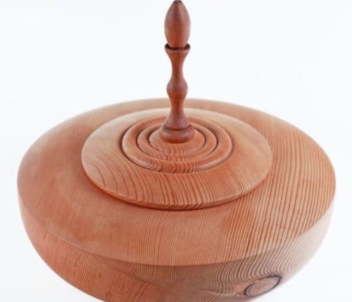 Boîte ronde Cèdre d’Azrou – Couvercle tourné et cernes du Moyen Atlas — vue V