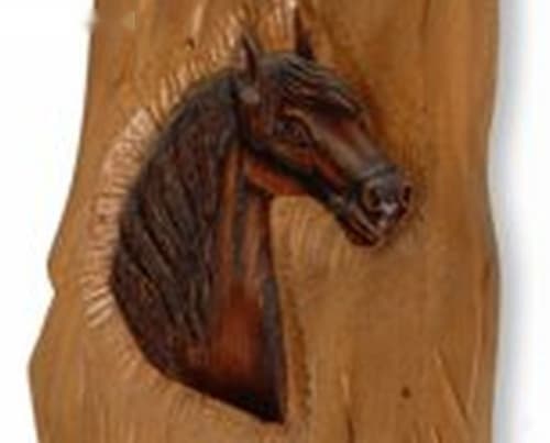 Panneau cheval Cèdre d’Azrou – Relief équestre sur fond clair sculpté — vue V