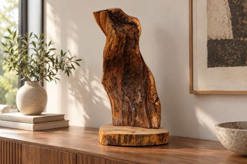 Totem brut Cèdre d’El Hajeb – Fragment vertical et texture vivante — vue II