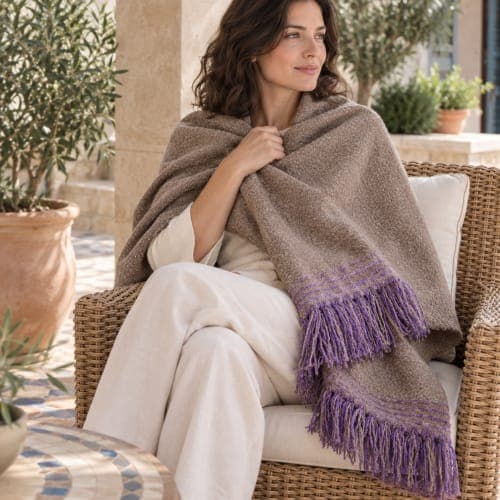 Cape-châle du Moyen Atlas – Taupe minéral & franges violettes — vue III