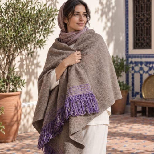 Cape-châle du Moyen Atlas – Taupe minéral & franges violettes — vue IV