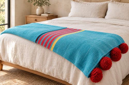 Plaid du Moyen Atlas – Bleu turquoise & pompons rouges — vue III