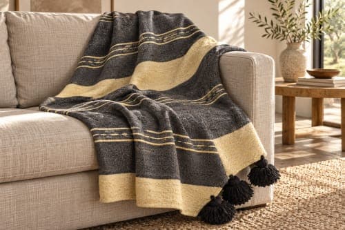 Plaid du Moyen Atlas – Anthracite & sable à pompons noirs — vue II