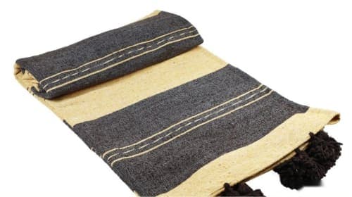 Plaid du Moyen Atlas – Anthracite & sable à pompons noirs — vue V