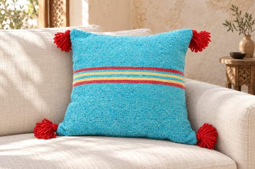 Coussin du Moyen Atlas – Bleu turquoise à pompons rouges — vue II