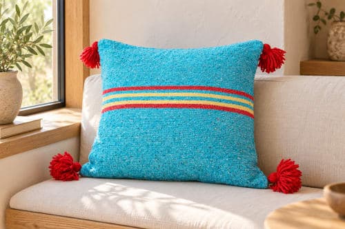 Coussin du Moyen Atlas – Bleu turquoise à pompons rouges — vue IV
