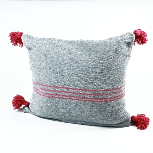 Coussin du Moyen Atlas – Gris perle à fines lignes roses — vue I