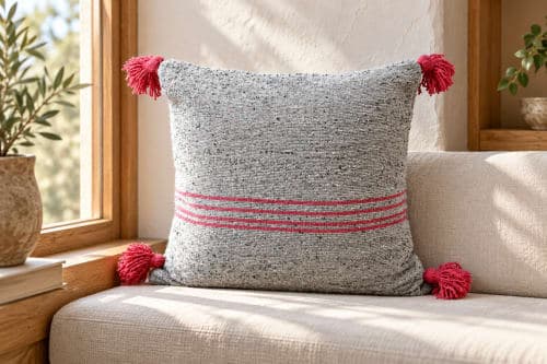 Coussin du Moyen Atlas – Gris perle à fines lignes roses — vue IV