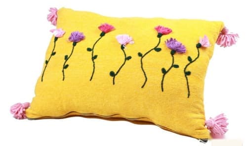 Coussin du Moyen Atlas – Jardin jaune brodé — vue V