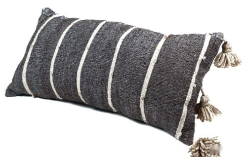 Coussin du Moyen Atlas – Anthracite rayé à pompons — vue V