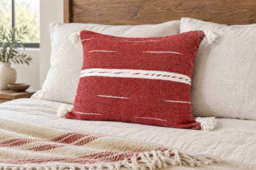 Coussin du Moyen Atlas – Rouge tissé à lignes blanches — vue III