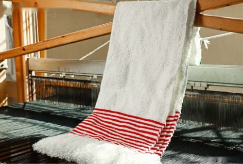 Ensemble plaid & coussin du Moyen Atlas – Rouge tissé — vue V