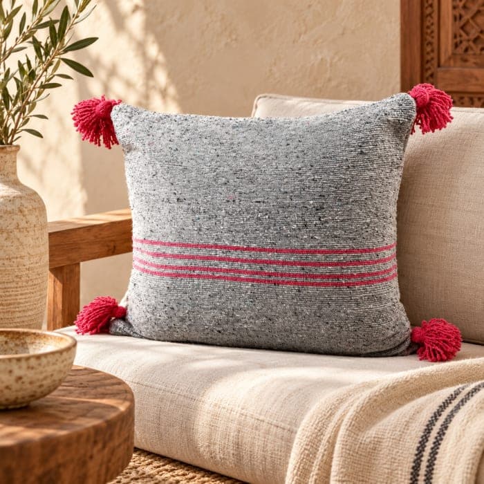 Coussin du Moyen Atlas – Gris perle à fines lignes roses