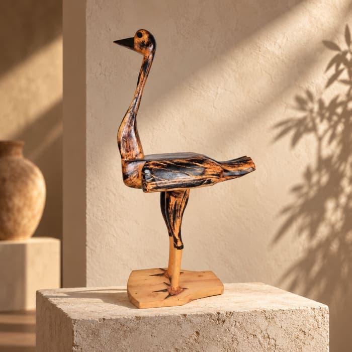 Oiseau sculpté Cèdre d’Azrou – Ligne naïve et posture verticale